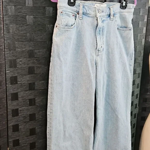 Abercrombie & Fitch The 90's High Rise Light Wash Jeans Size 29 (Size 8) - Picture 5 of 15